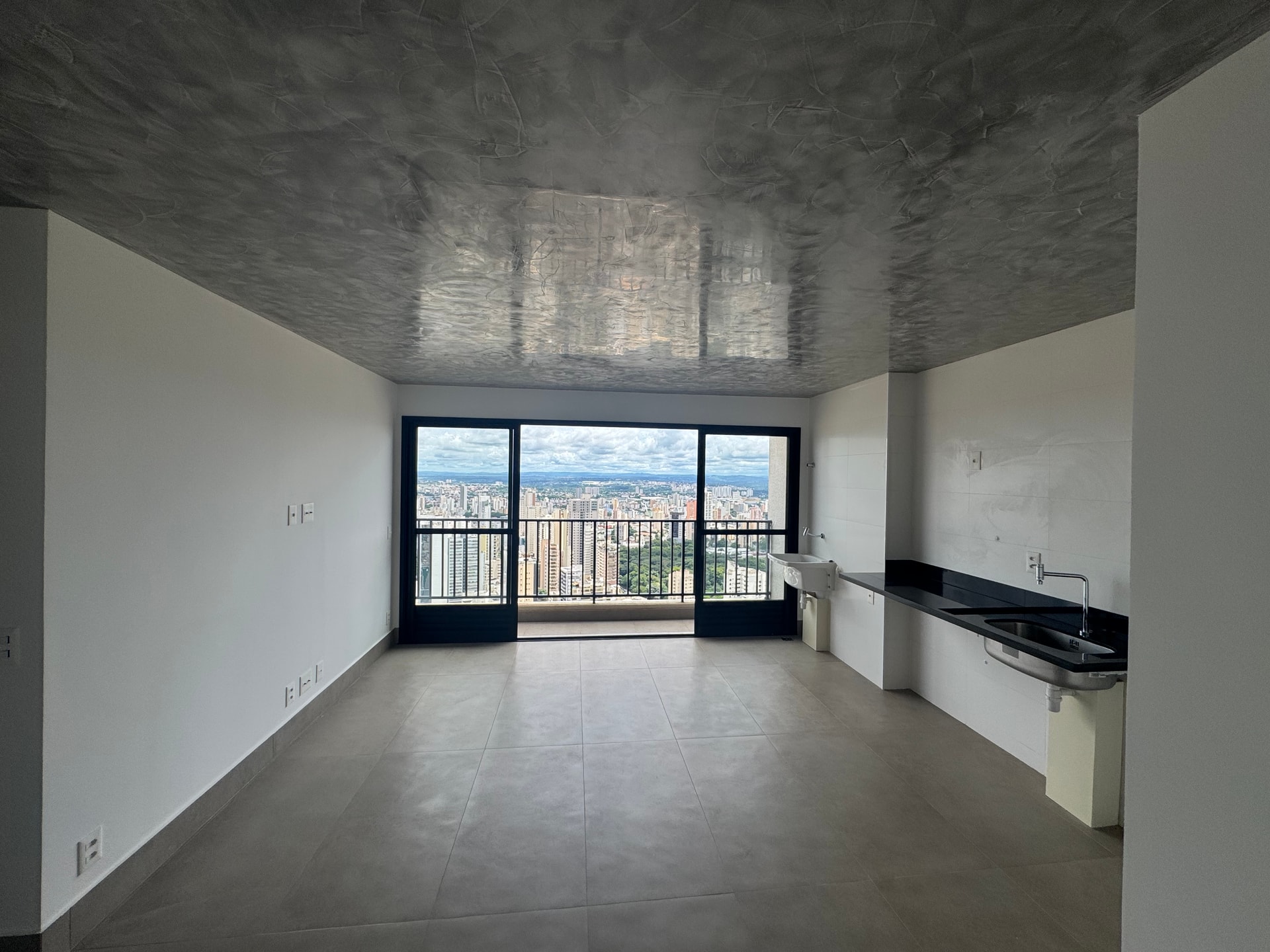 Apartamento andar alto no ID Vida Urbana 2 quartos sendo 1 suite com 2 vaga de garagem
