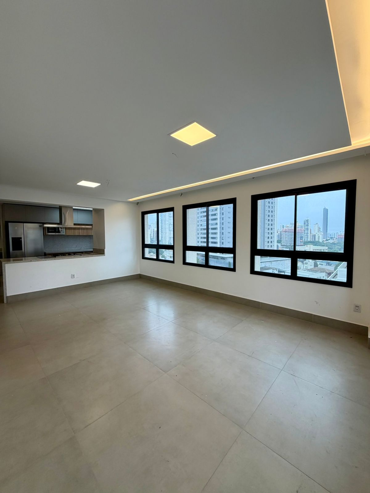 Apartamento com 3 suítes plenas no Setor Bueno