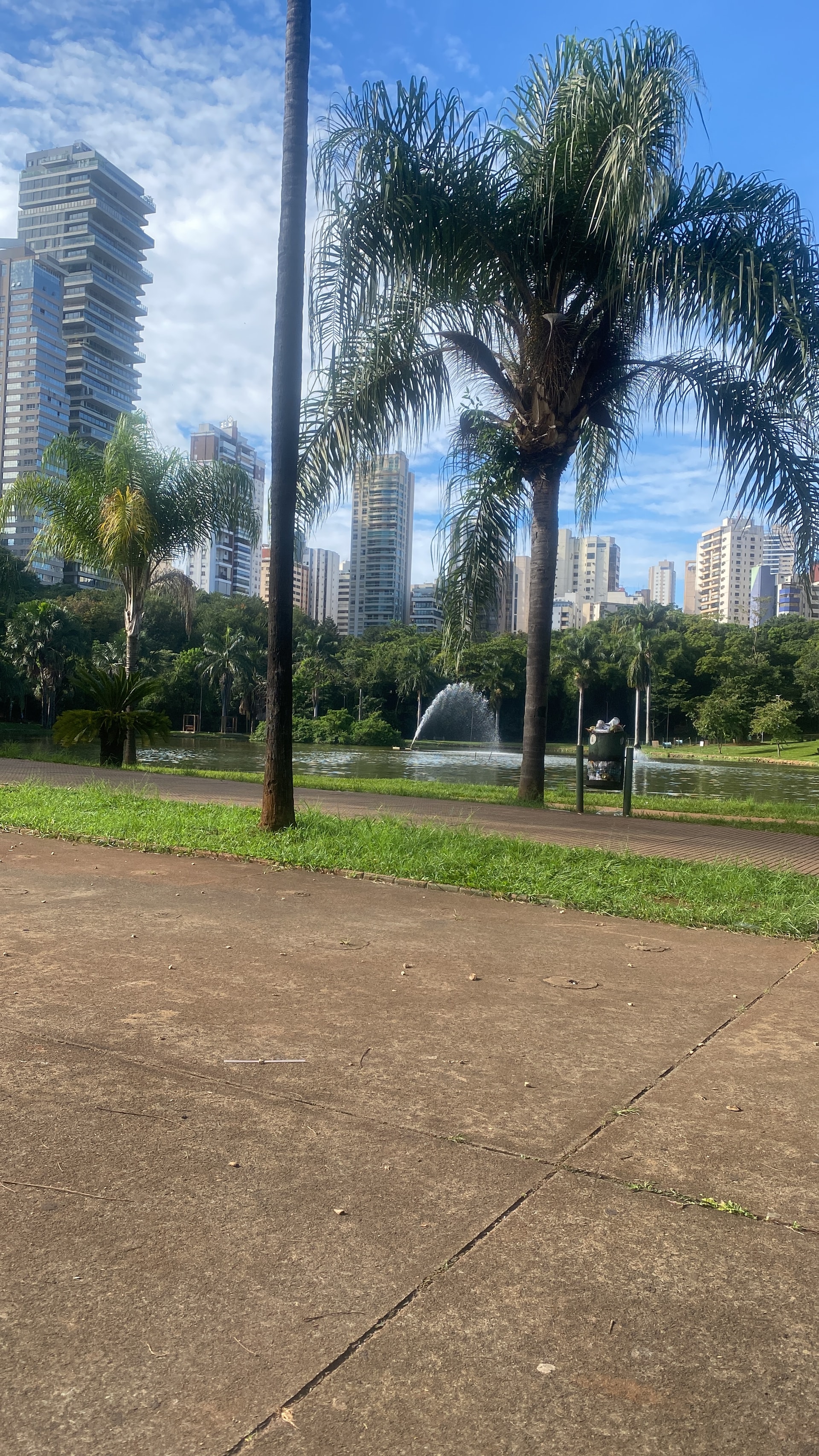 Opção exclusiva no Setor Bueno. Apartamento com SUÍTE, SACADA e LAZER!