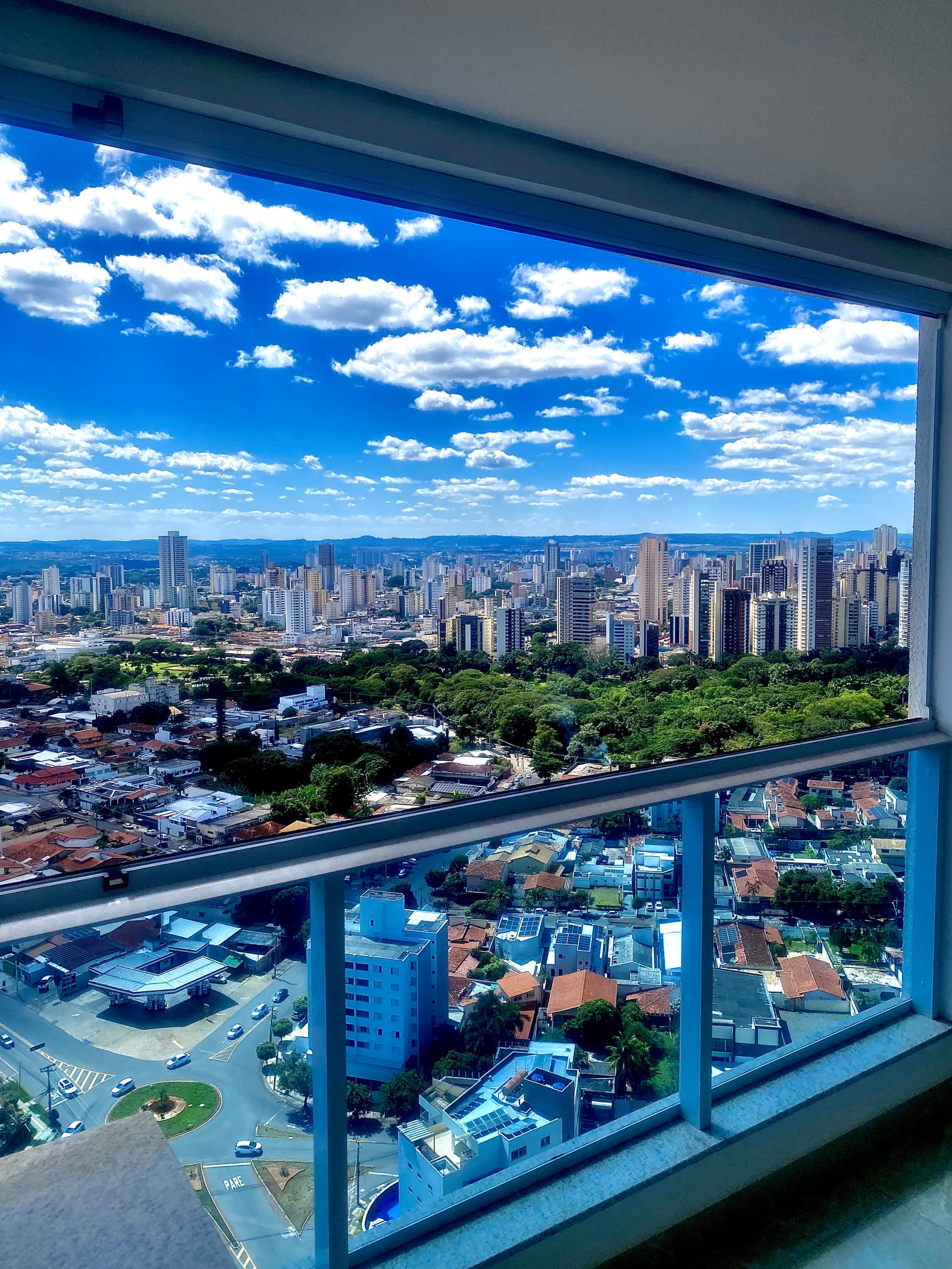Unidade NOVA, sendo 3 suítes com vista ao Lago das Rosas
