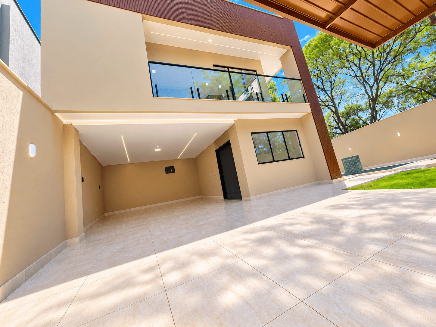 Sobrado de Alto Padrão com 4 Suítes, Suíte Master e Closet, Moderno com Piscina e Churrasqueira, – Setor Jaó