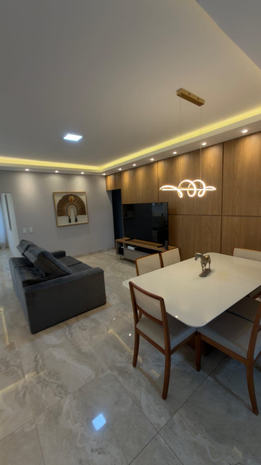 Porteira Fechada! Casa Completa 3 Quartos Closet, com Piscina Aquecida, Energia Solar e Closet Próxima ao Aldeia do Vale 200m² |