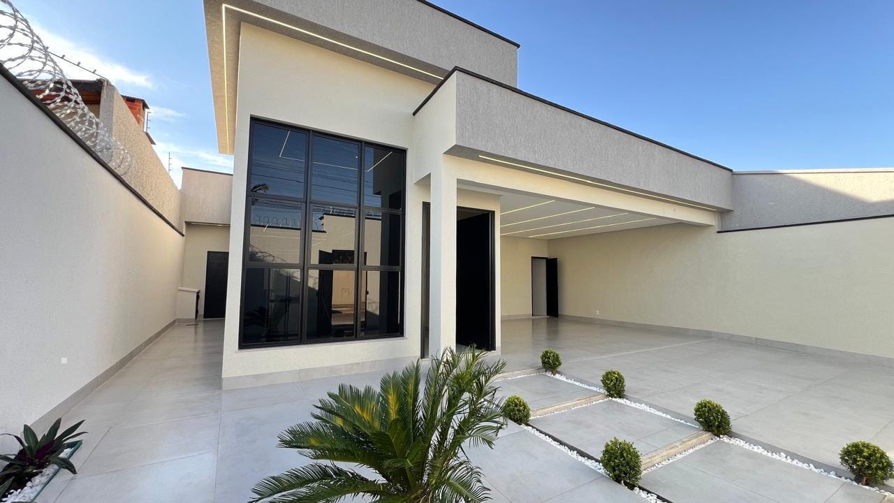 Belíssima casa Alto Padrão com 3 Suítes, Piscina e Área Gourmet no Faiçalville – 360m² de Terreno