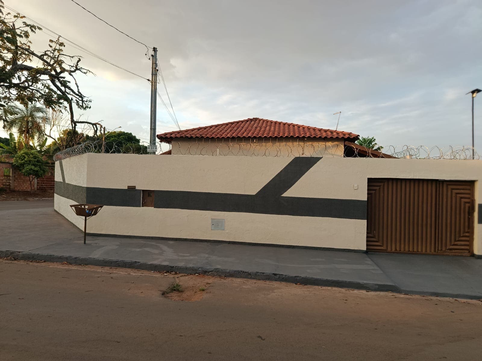 Casa no setor Aeroporto Sul 2 Em Aparecida de Goiânia Casa de 3/Quartos sendo 1/Suite