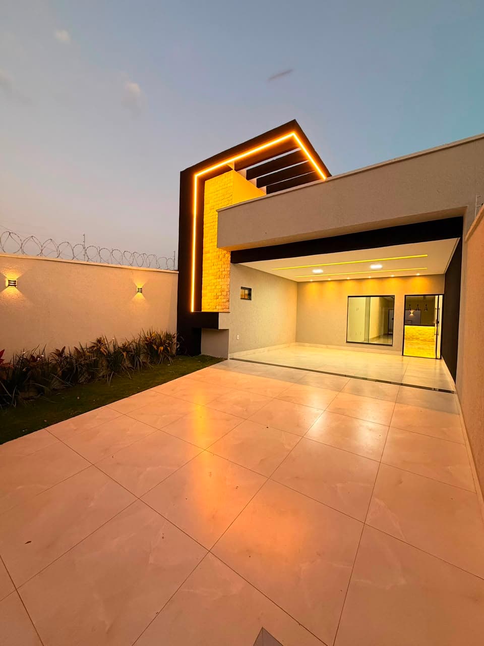 Baixou Casa Nova com 3 Quartos com Suítes, fino acabamento no Parque Industrial João Braz, área Gourmet, piscina