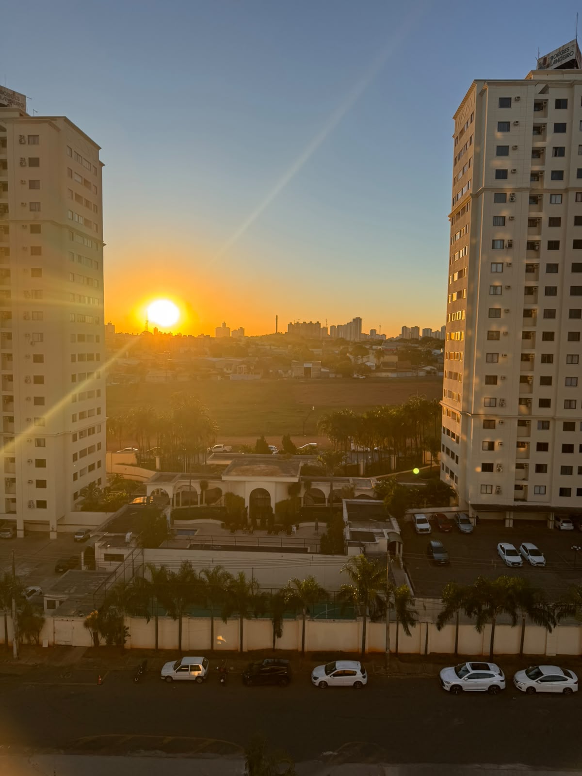 Condomínio Máximo Clube 3Q / Porteira Fechada