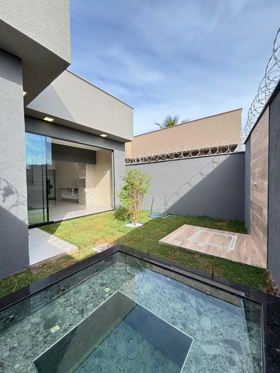 Casa com 3 quartos e piscina no Setor Central - Aparecida de Goiânia