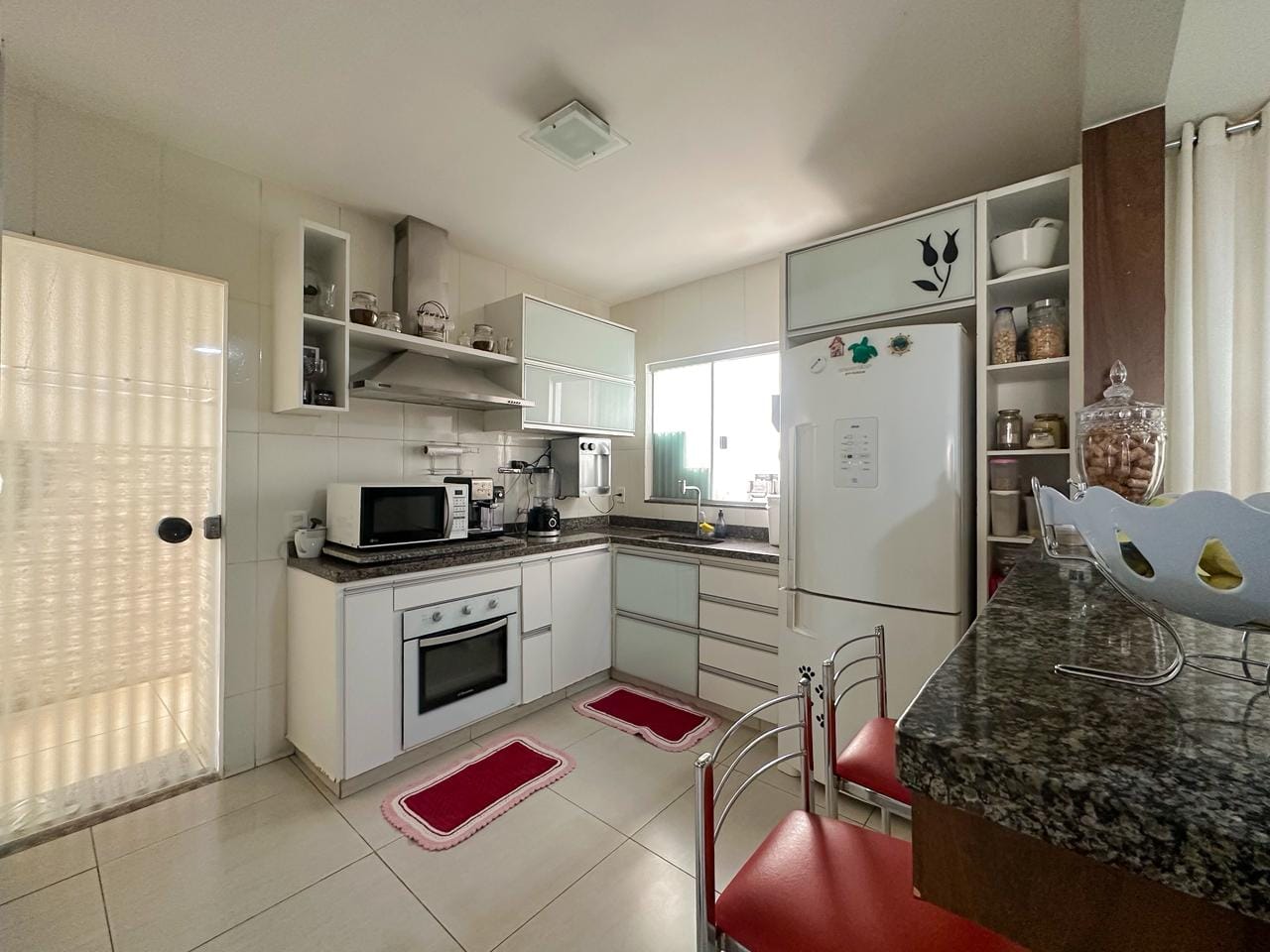 Sobrado Venda Jd Novo mundo 150 m² com 3 Quartos uma suíte, completo armários Goiânia