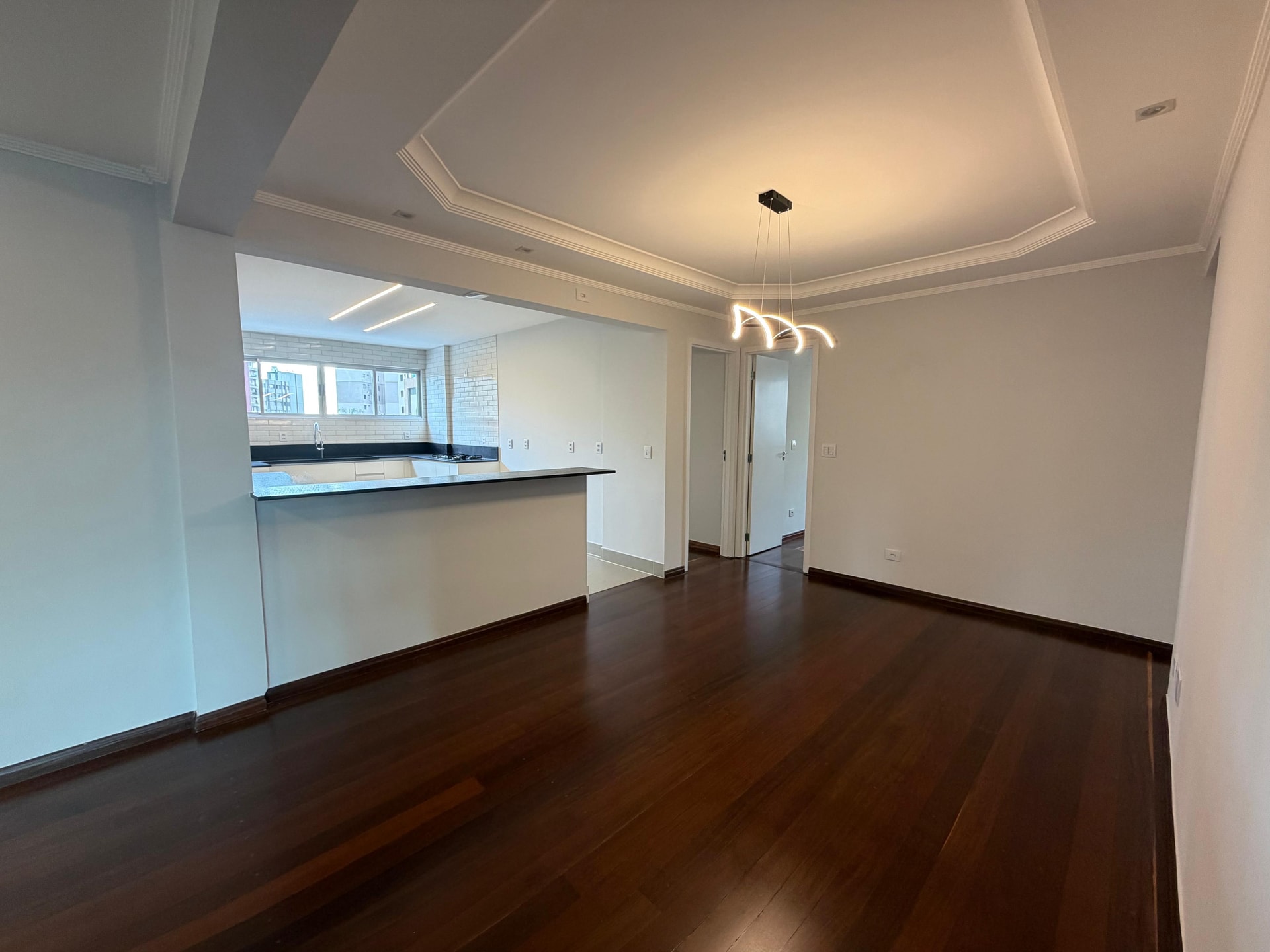 Apartamento Setor OESTE | 160m² | 3Q + Office | Nascente | Reforma completa