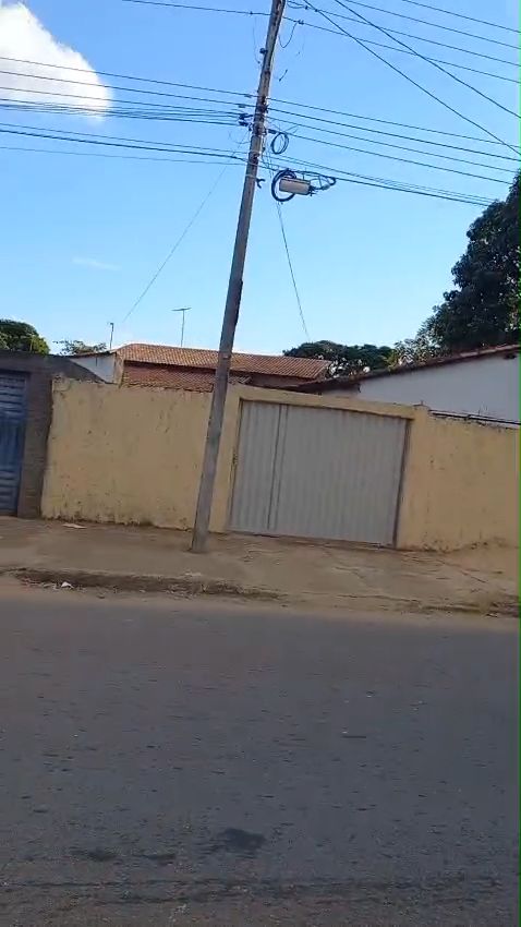 Casa com lote de 366 m² em frente à praça no Setor Nova Brasília – Aparecida de Goiânia