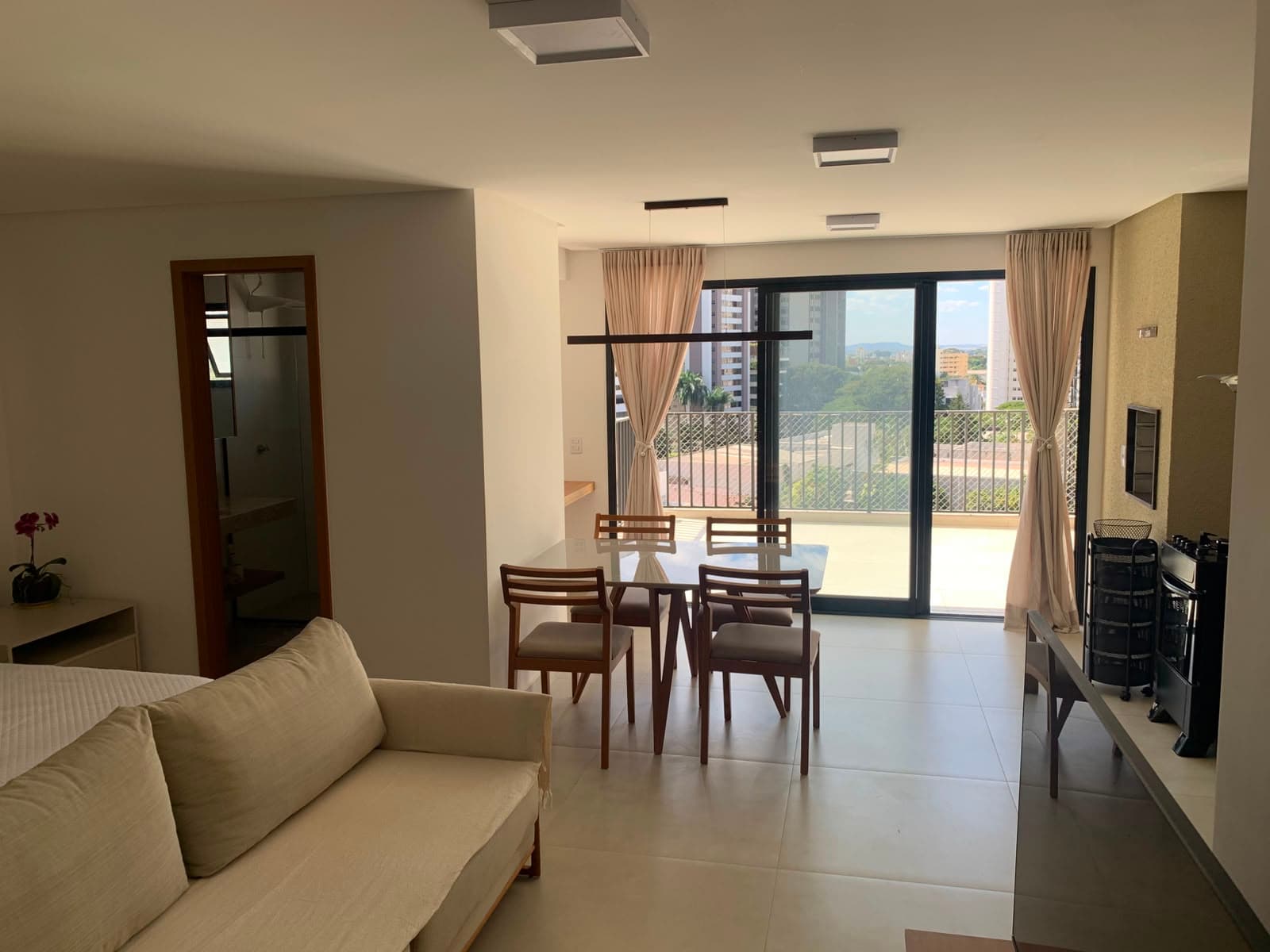 Apartamento 1/4, suíte, mobiliado, Ed Attol, Setor Marista