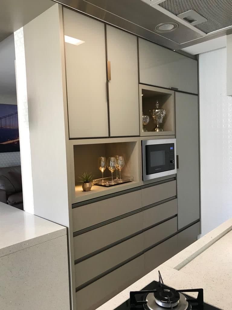 Apartamento no Setor Eldorado de 99 mts Com 3 suítes andar alto