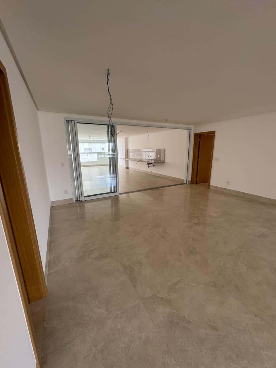 Apartamento com 4 suítes no setor Marista proximo ao parque Areião
