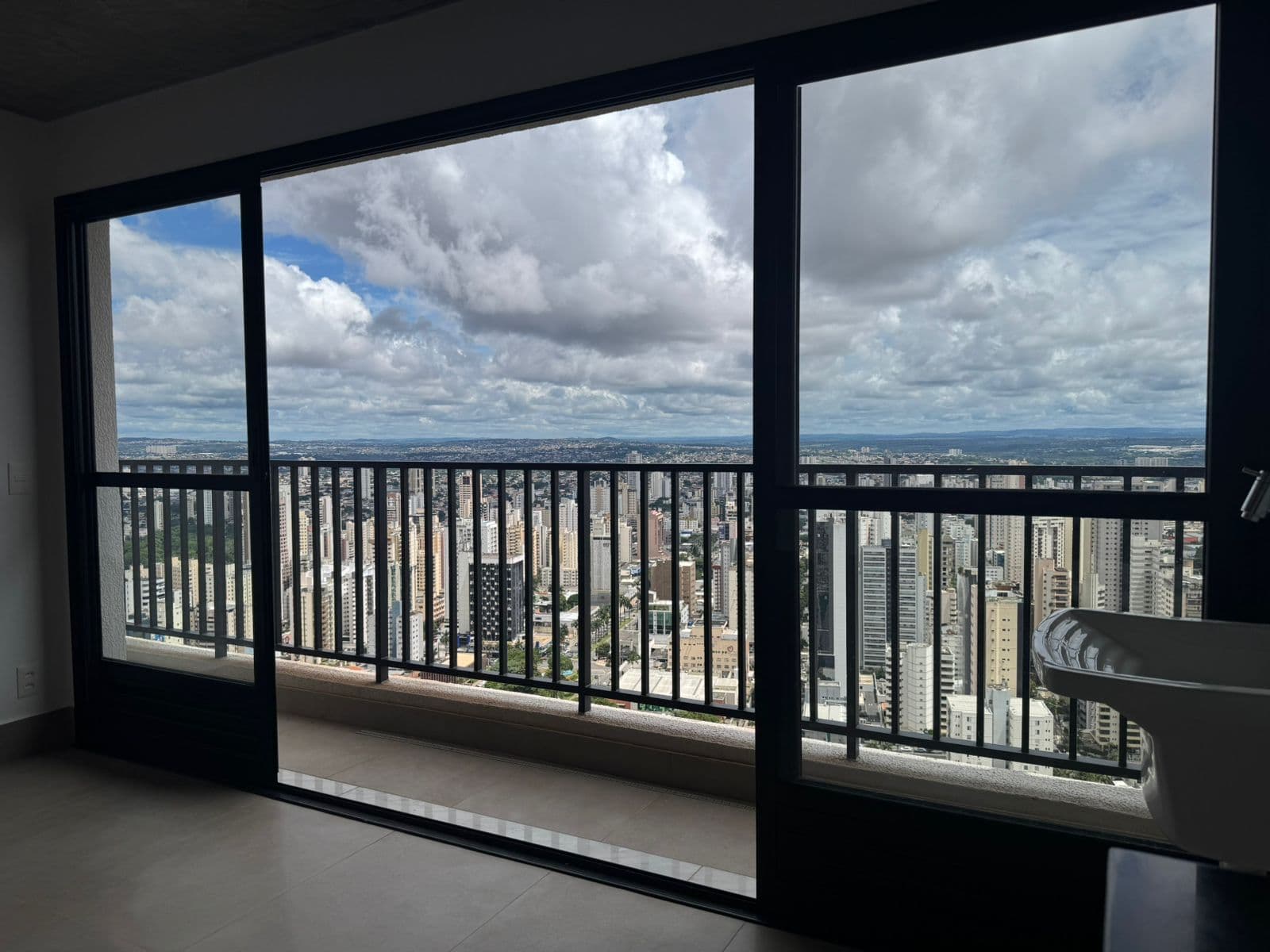 Apartamento com 2 / suítes no ID Vida Urbana Andar alto com 2 vaga de garagem