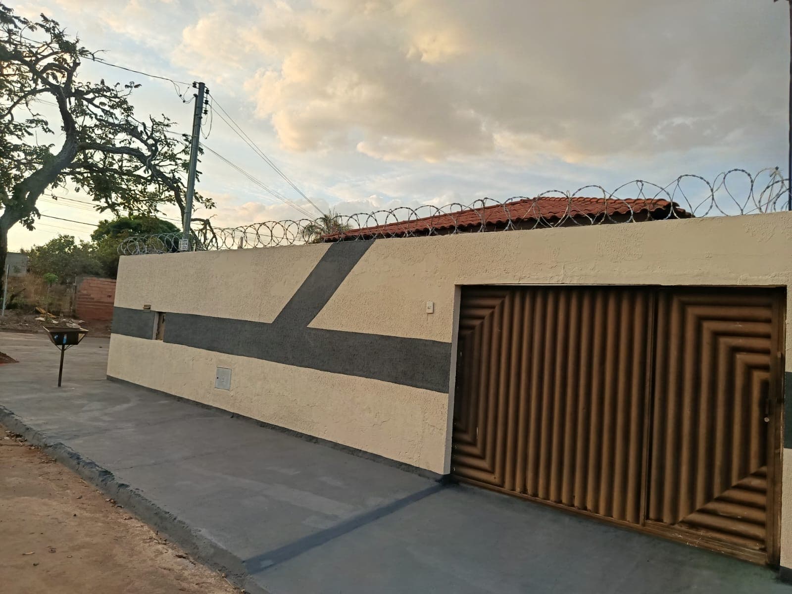 Casa no setor Aeroporto Sul 2 Em Aparecida de Goiânia Casa de 3/Quartos sendo 1/Suite