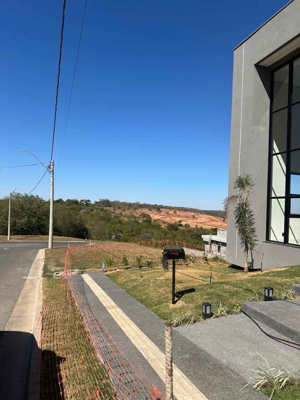 Lindo sobrado no condomínio Jardins Bolonha 4 suítes plenas, a suite master com closet, banheira e varanda estendida,com vista definitiva para o bosque.