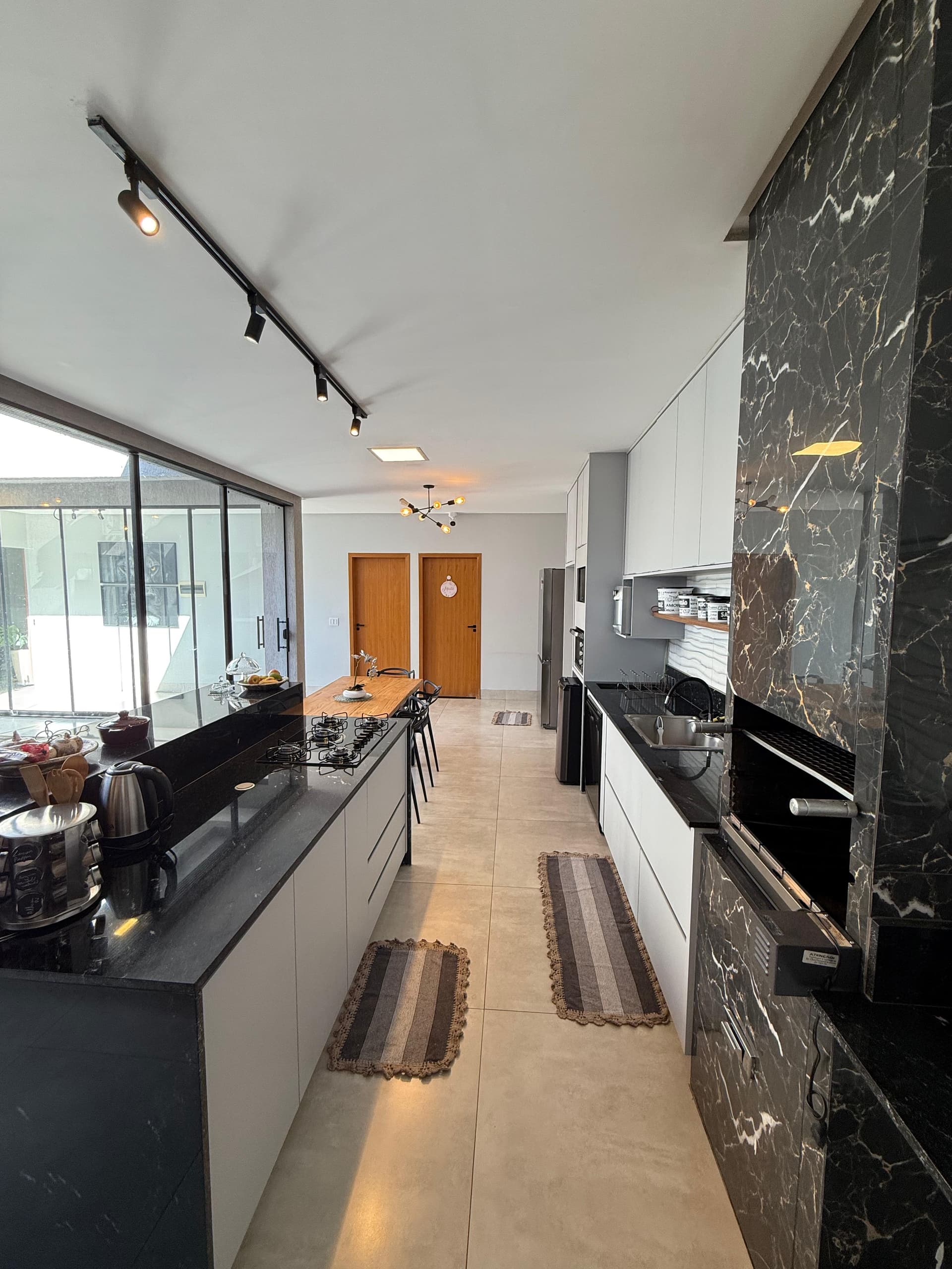 Casa Térrea de Alto Padrão – Parque Anhanguera com 3 suítes (pode ser transformada em 4q)