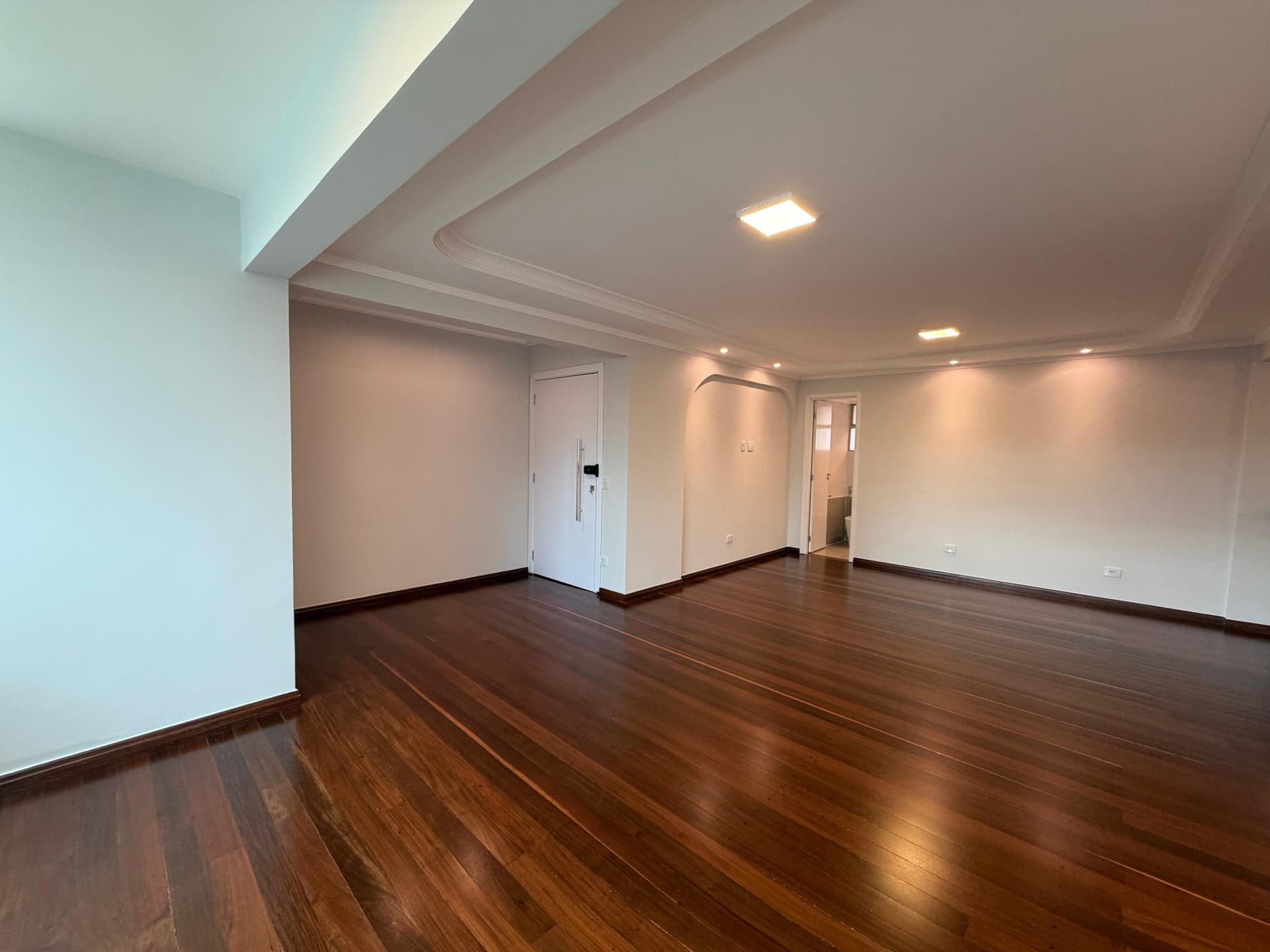 Apartamento Setor OESTE | 160m² | 3Q + Office | Nascente | Reforma completa