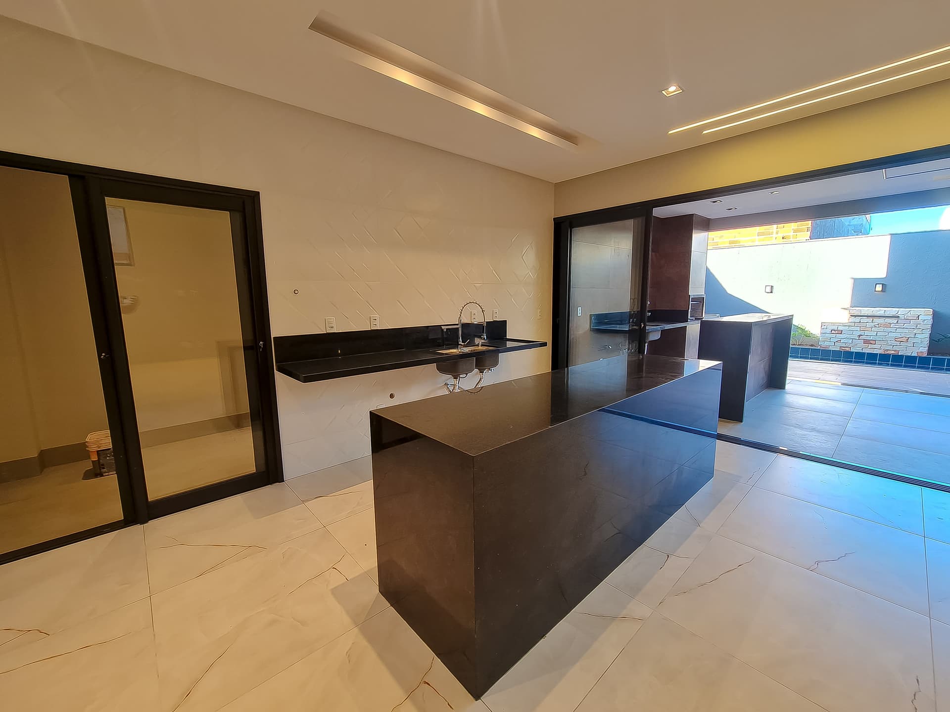 🏡 Sobrado Alto Padrão – Condomínio Jardins Capri