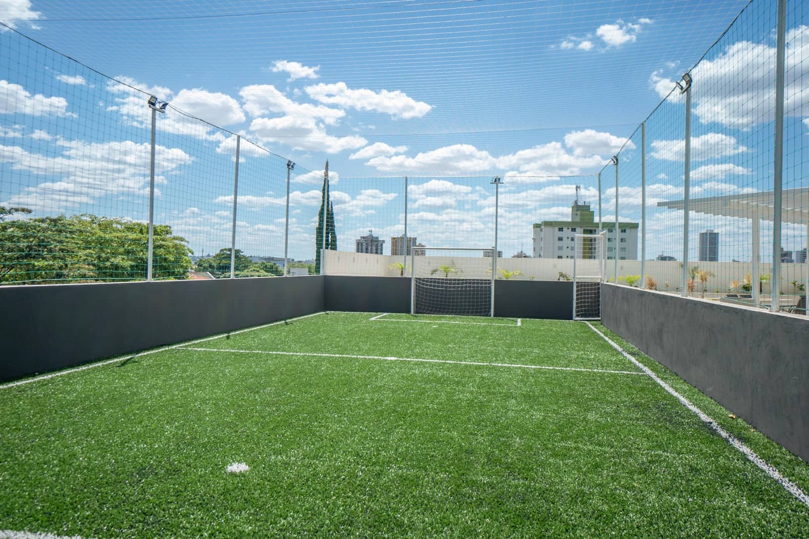 Unidade NOVA, sendo 3 suítes com vista ao Lago das Rosas