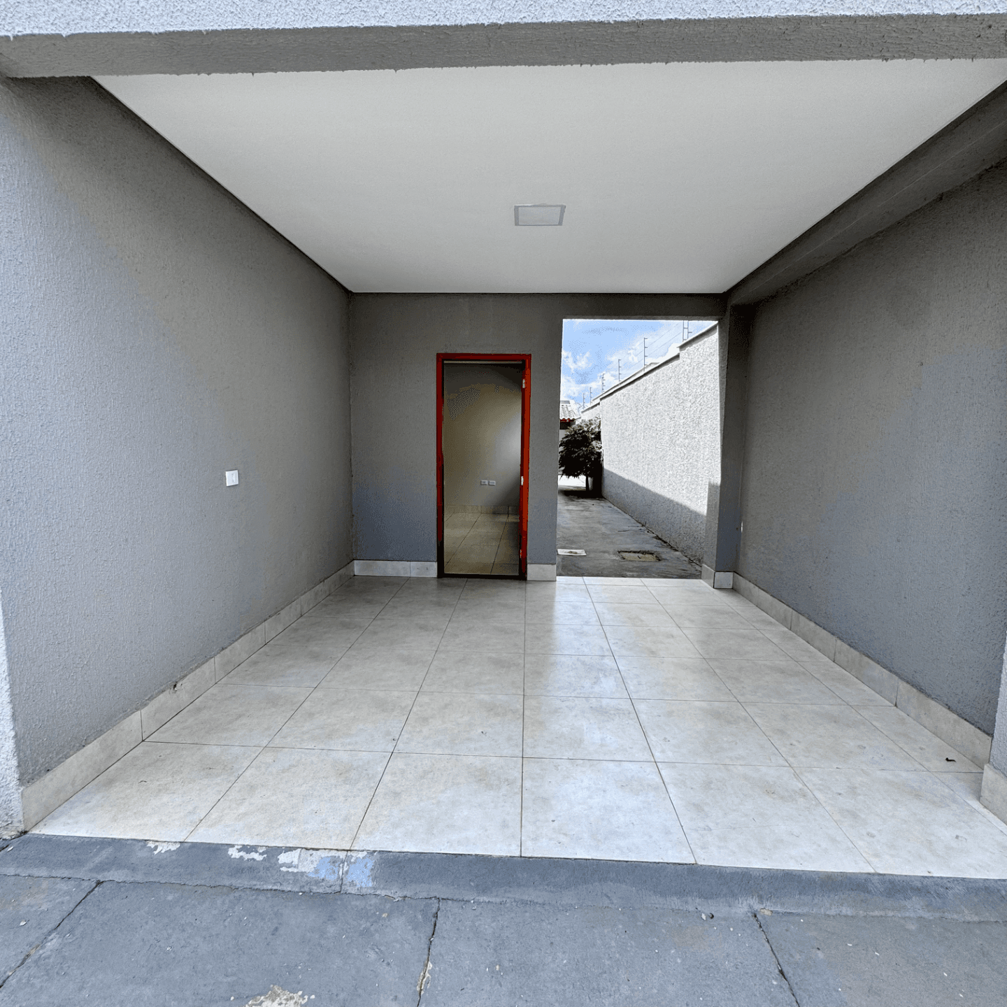 CASA COM PISCINA À VENDA BAIRRO INDEPENDÊNCIA APARECIDA DE GOIÂNIA