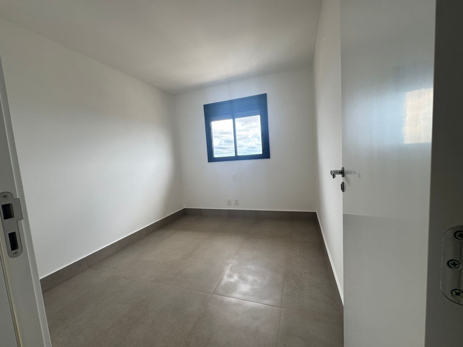 Apartamento com 2 / suítes no ID Vida Urbana Andar alto com 2 vaga de garagem