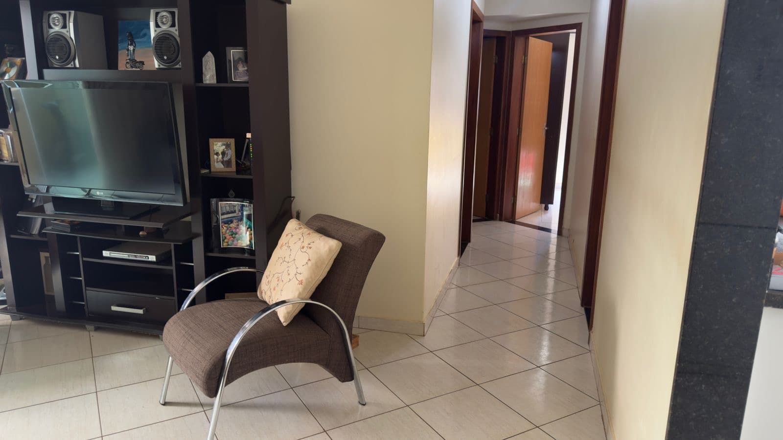 Apartamento à venda no Residencial Mafrata no Setor Sudoeste (divisa com Jd América) em Goiânia