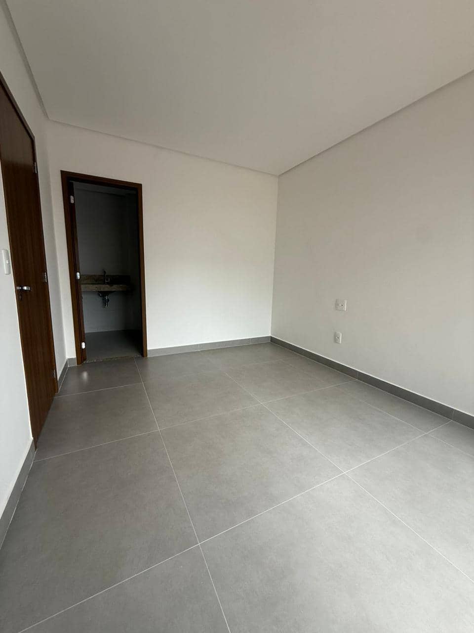 Apartamento Garden, Novo com mais de 20 metros de área externa, com suíte e varanda.