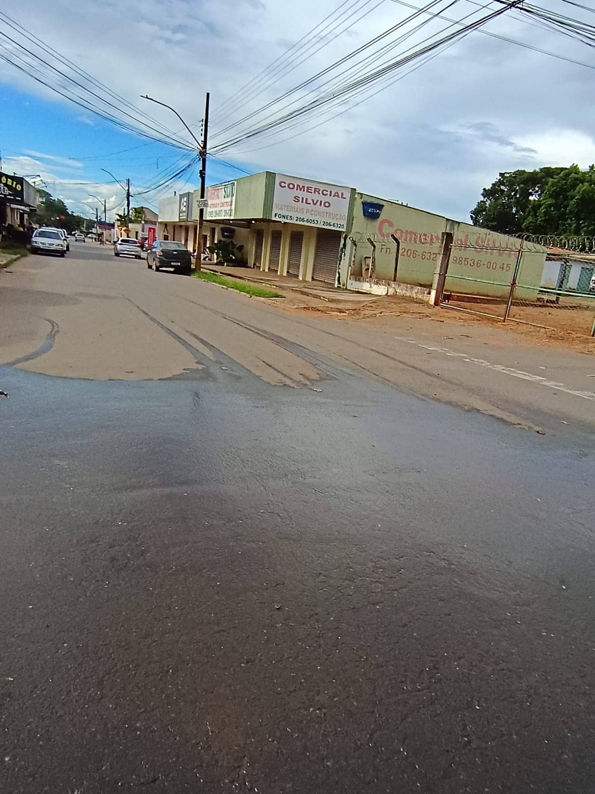 Lote comercial na vila Galvão de esquina.