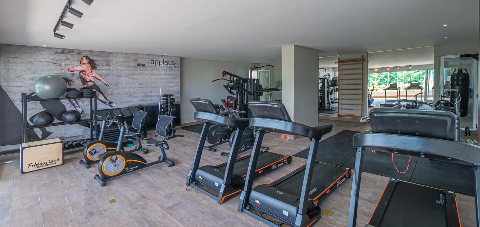 Unidade NOVA, sendo 3 suítes com vista ao Lago das Rosas