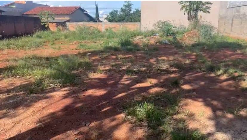 LOTES A VENDA 300m²