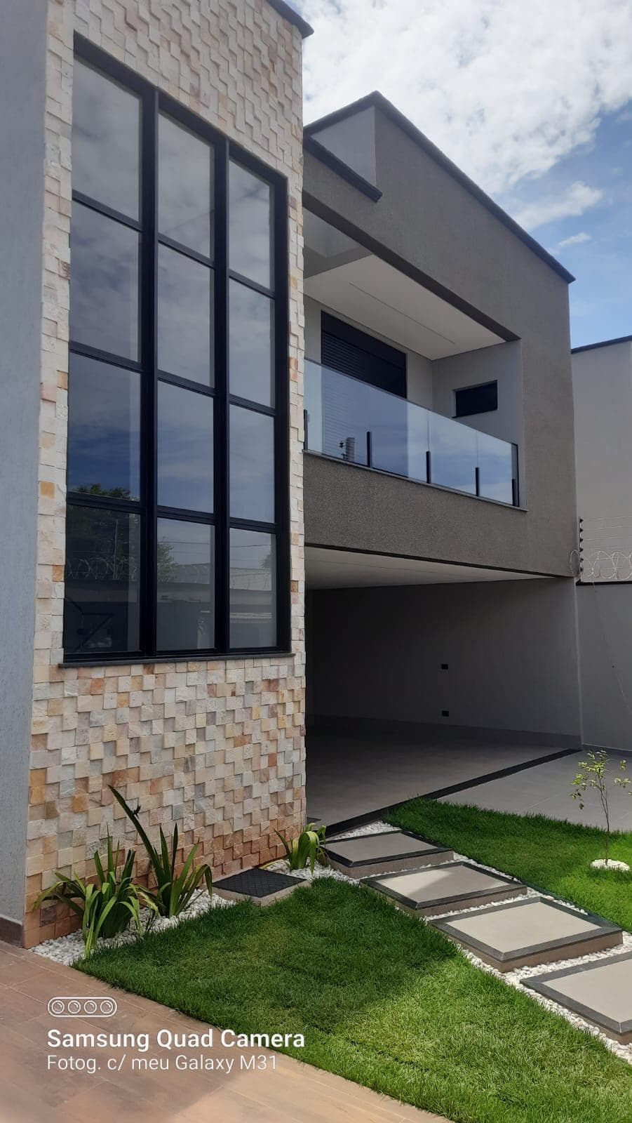 Sobrado 4 quartos sendo 2 suítes St. Faicalville Goiânia-GO