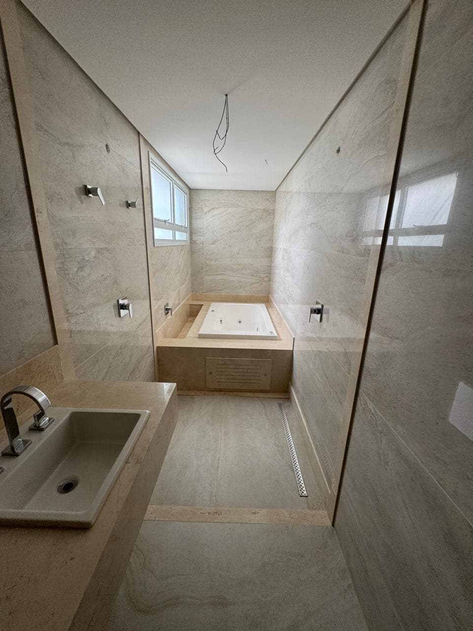 Apartamento com 4 suítes no setor Marista proximo ao parque Areião