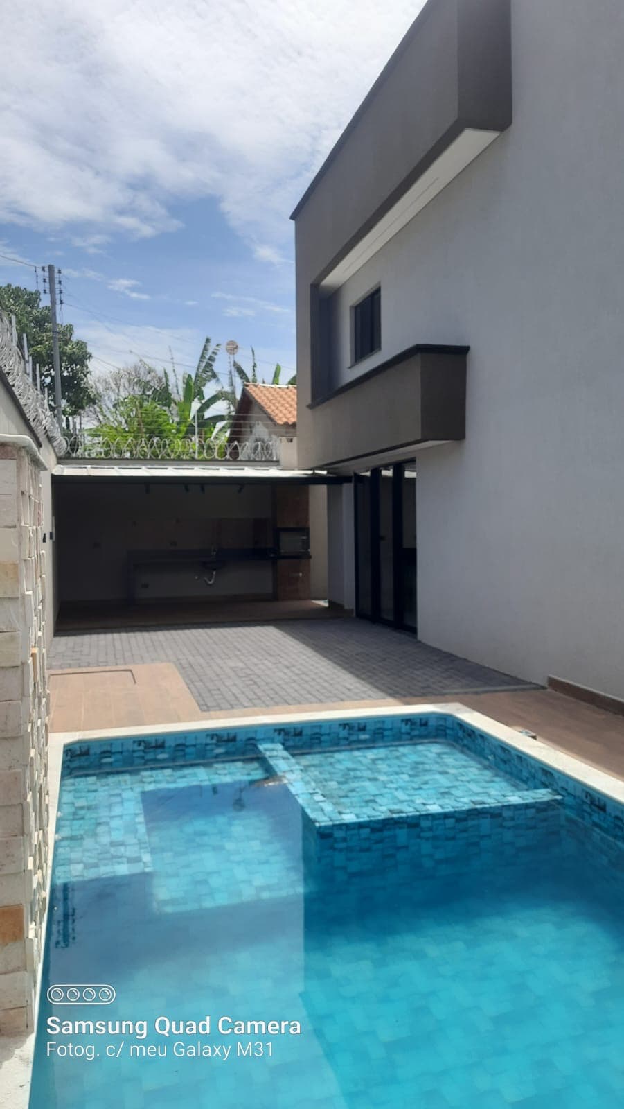 Sobrado 4 quartos sendo 2 suítes St. Faicalville Goiânia-GO