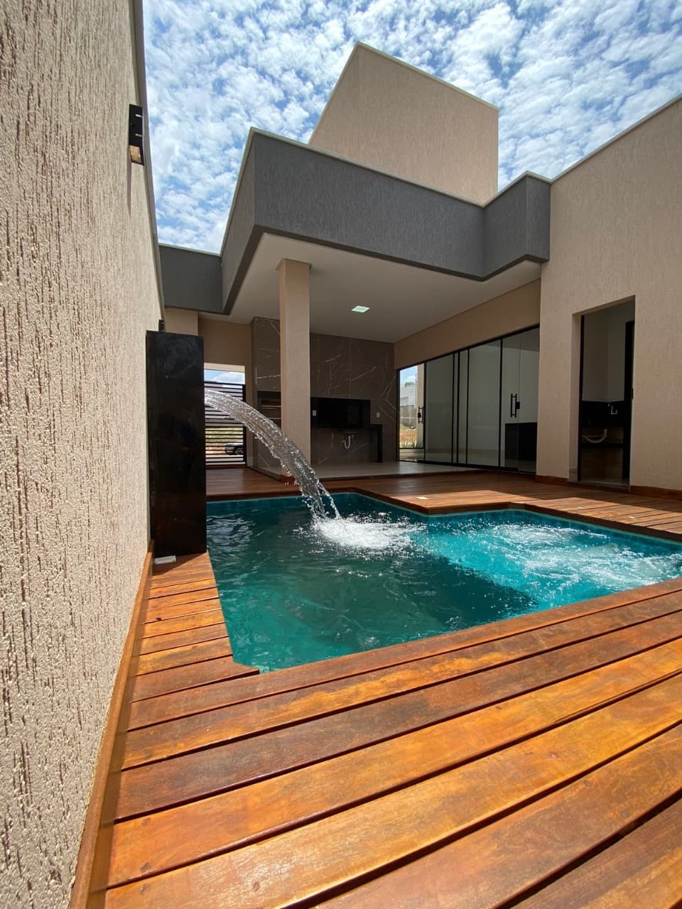 Excelente Residência 3 suítes, Jardins Bolonha