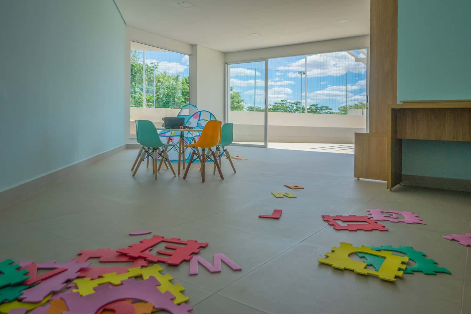 Unidade NOVA, sendo 3 suítes com vista ao Lago das Rosas