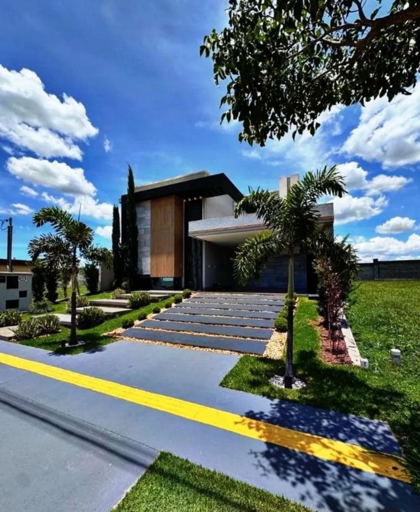 CASA EM CONDOMINIO FECHADO