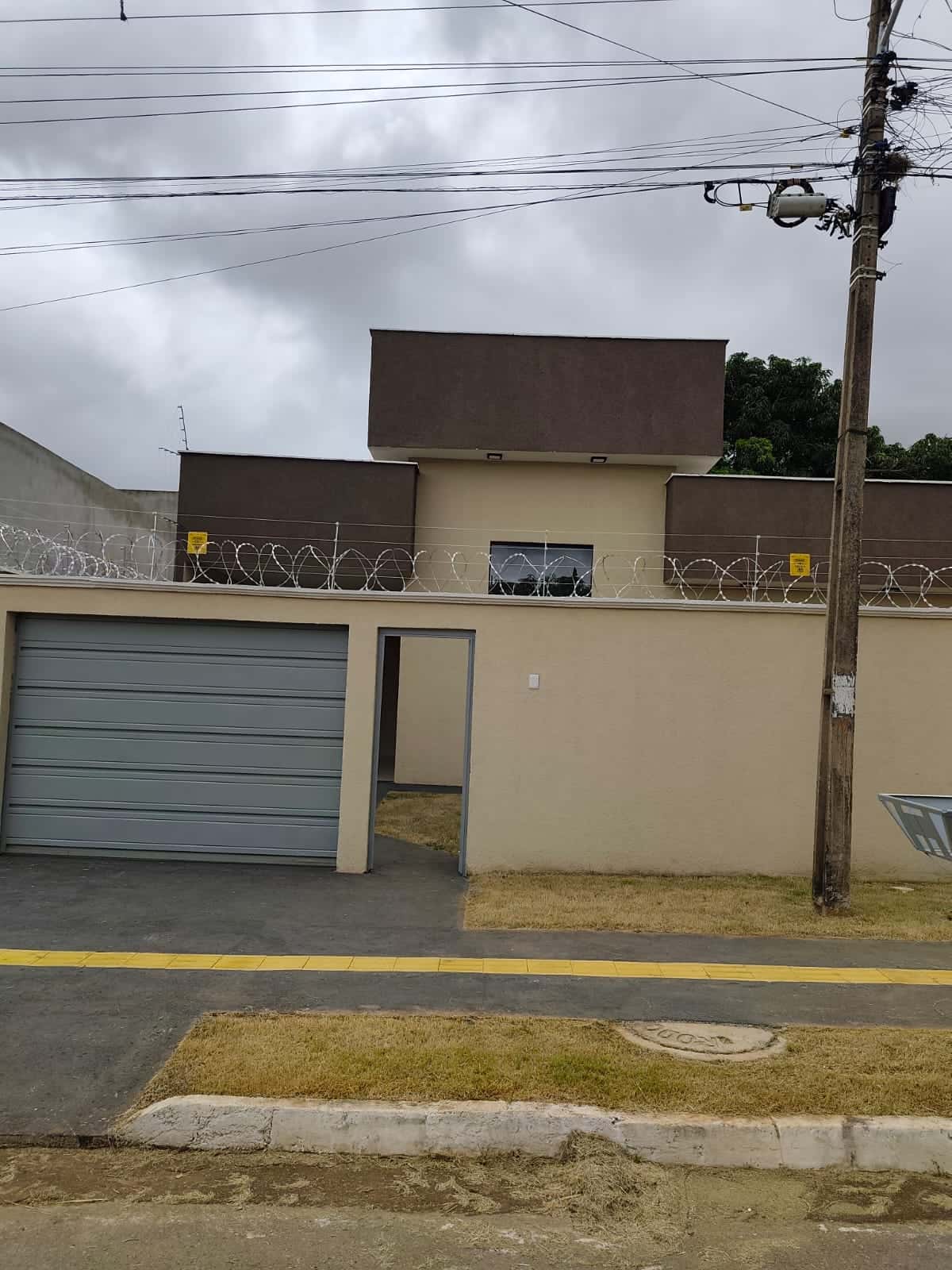 🚨 CASA MODERNA | 3Q (1 SUÍTE) | PÉ DIREITO DUPLO + ÁREA GOURMET 🚨