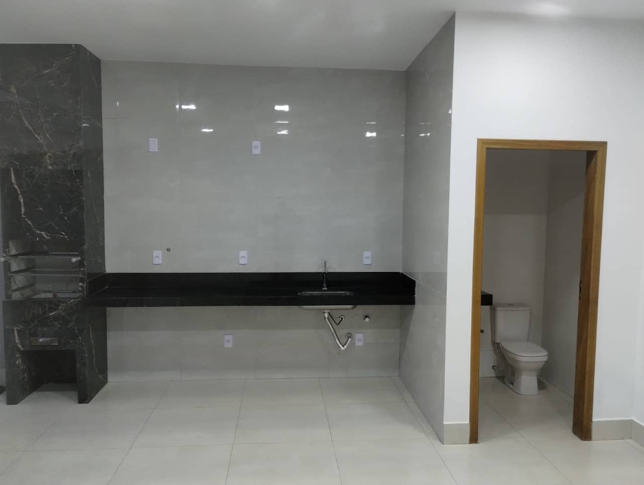 🚨 CASA MODERNA | 3Q (1 SUÍTE) | PÉ DIREITO ALTO + JARDIM DE INVERNO 🚨