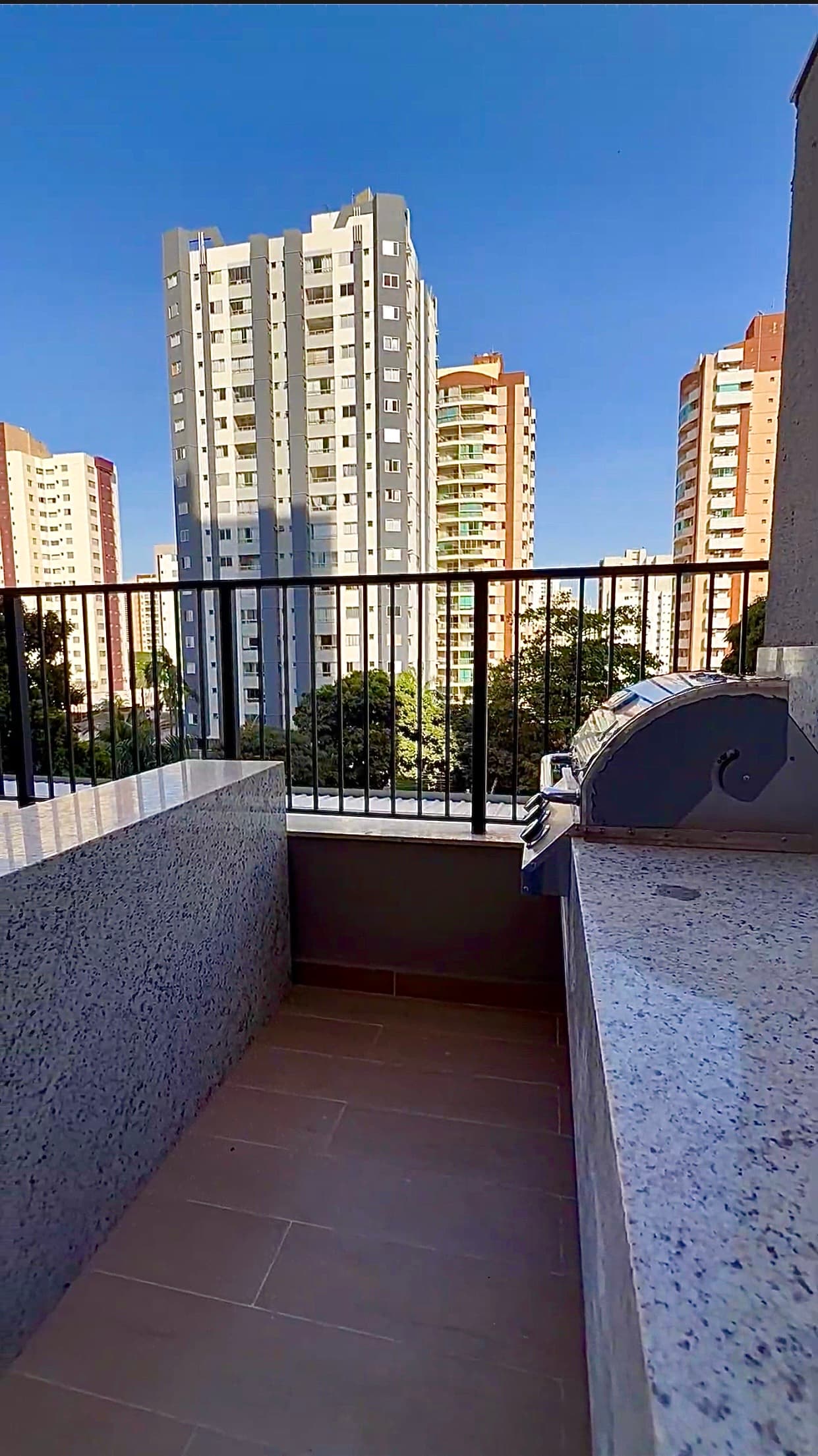 Apartamento recém entregue, em configuração única com Varanda externa com mais de 20 metros!