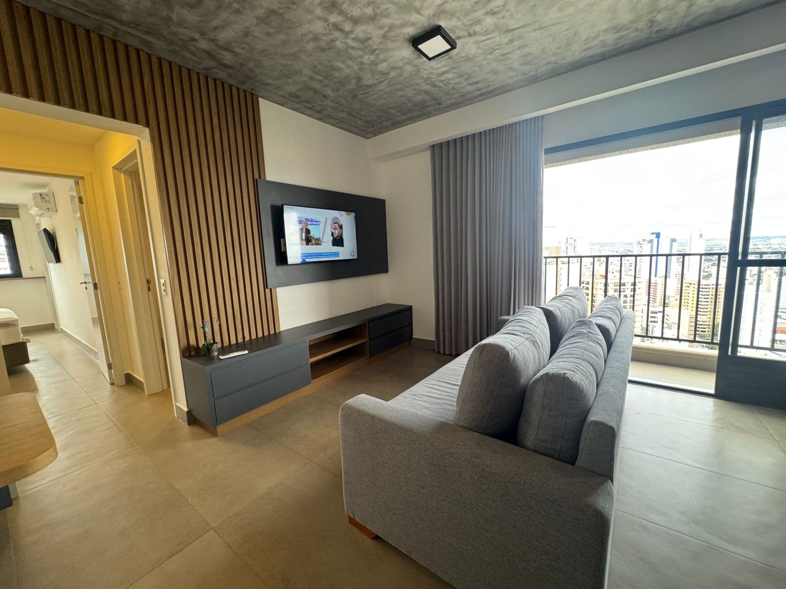 Apartamento todo mobiliado no ID Vida Urbana com 2 suítes andar alto com 2 vaga de garagem