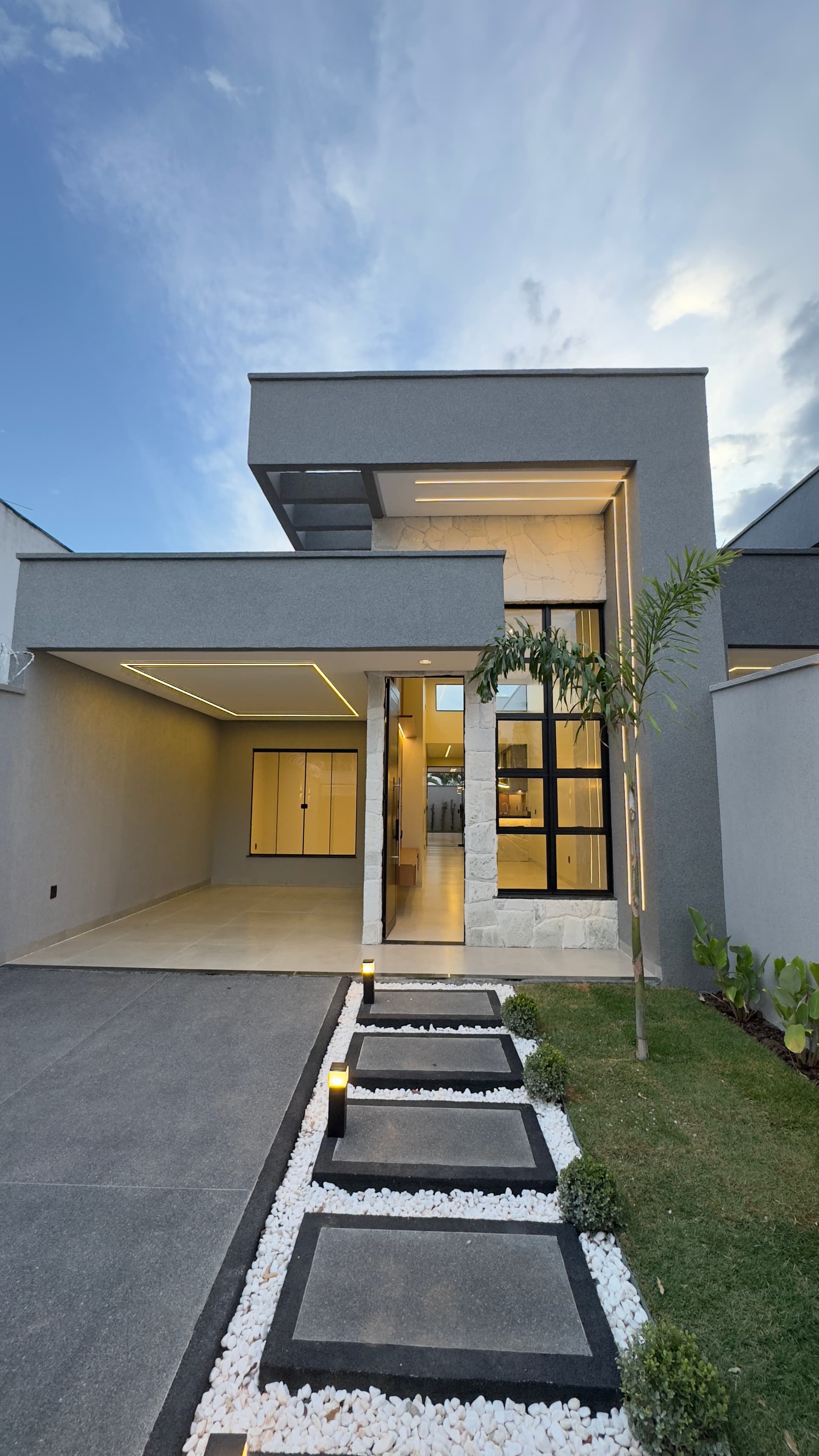 Casa no setor Jardim Helvécia Aparecida de Goiânia 10 minutos do shopping Buriti
