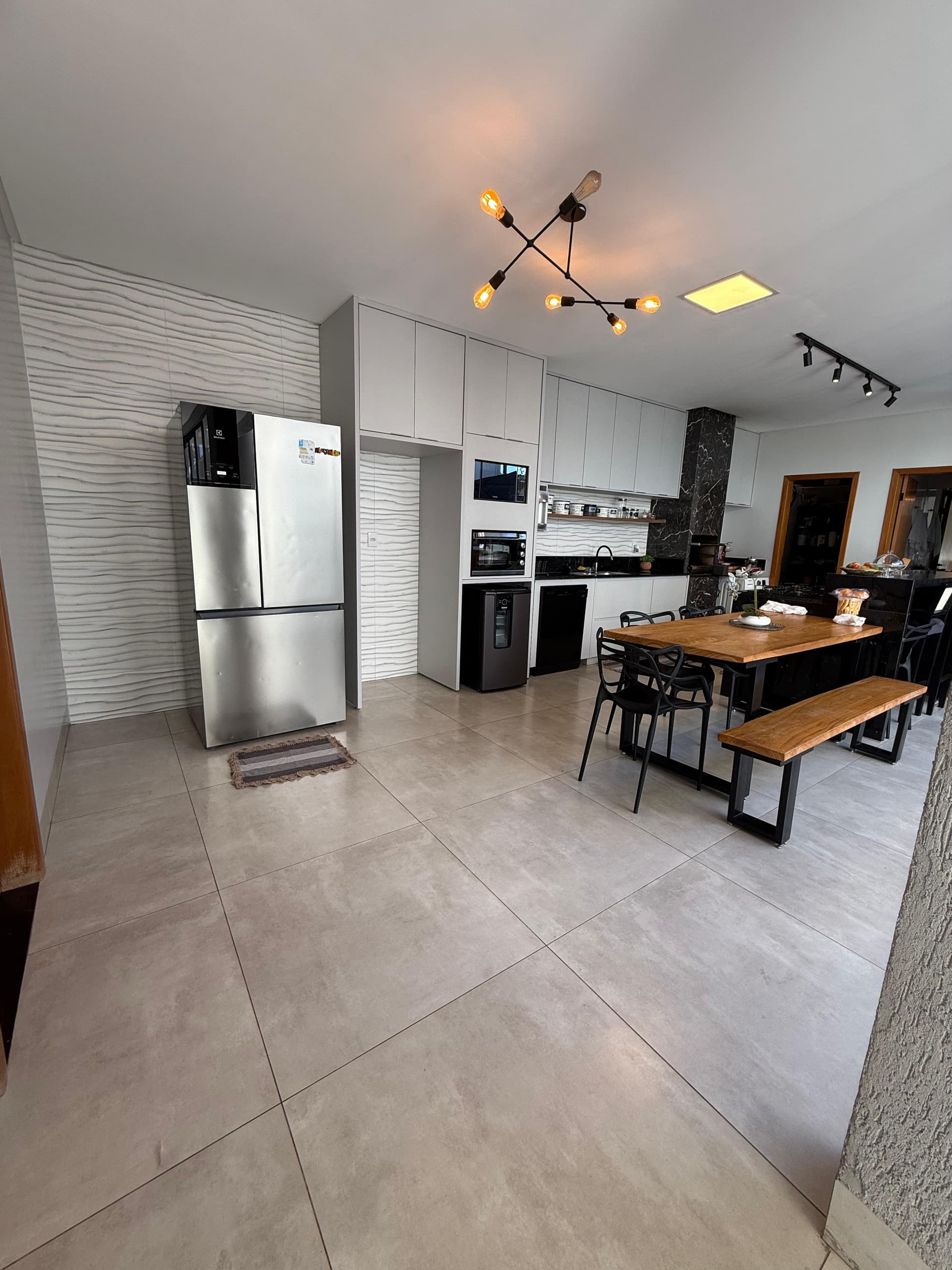 Casa Térrea de Alto Padrão – Parque Anhanguera com 3 suítes (pode ser transformada em 4q)