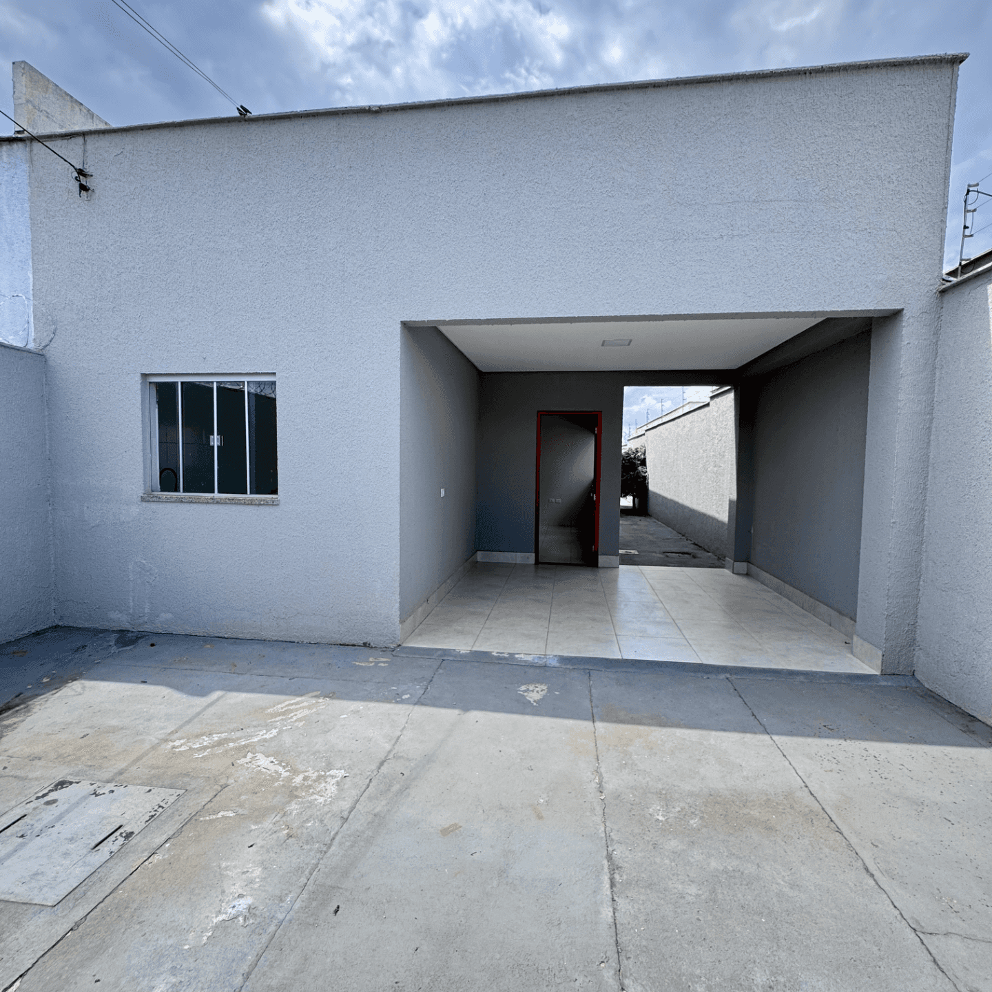 CASA COM PISCINA À VENDA BAIRRO INDEPENDÊNCIA APARECIDA DE GOIÂNIA