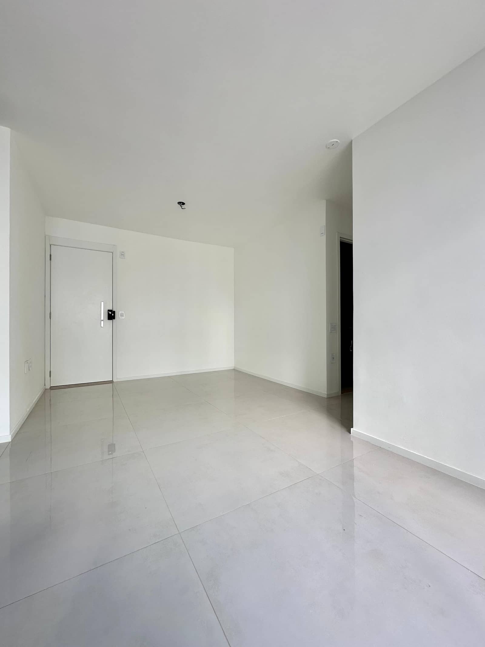 Apartamento de 2 quartos sendo 1 suite Andar alto nascente no WISH VACA BRAVA