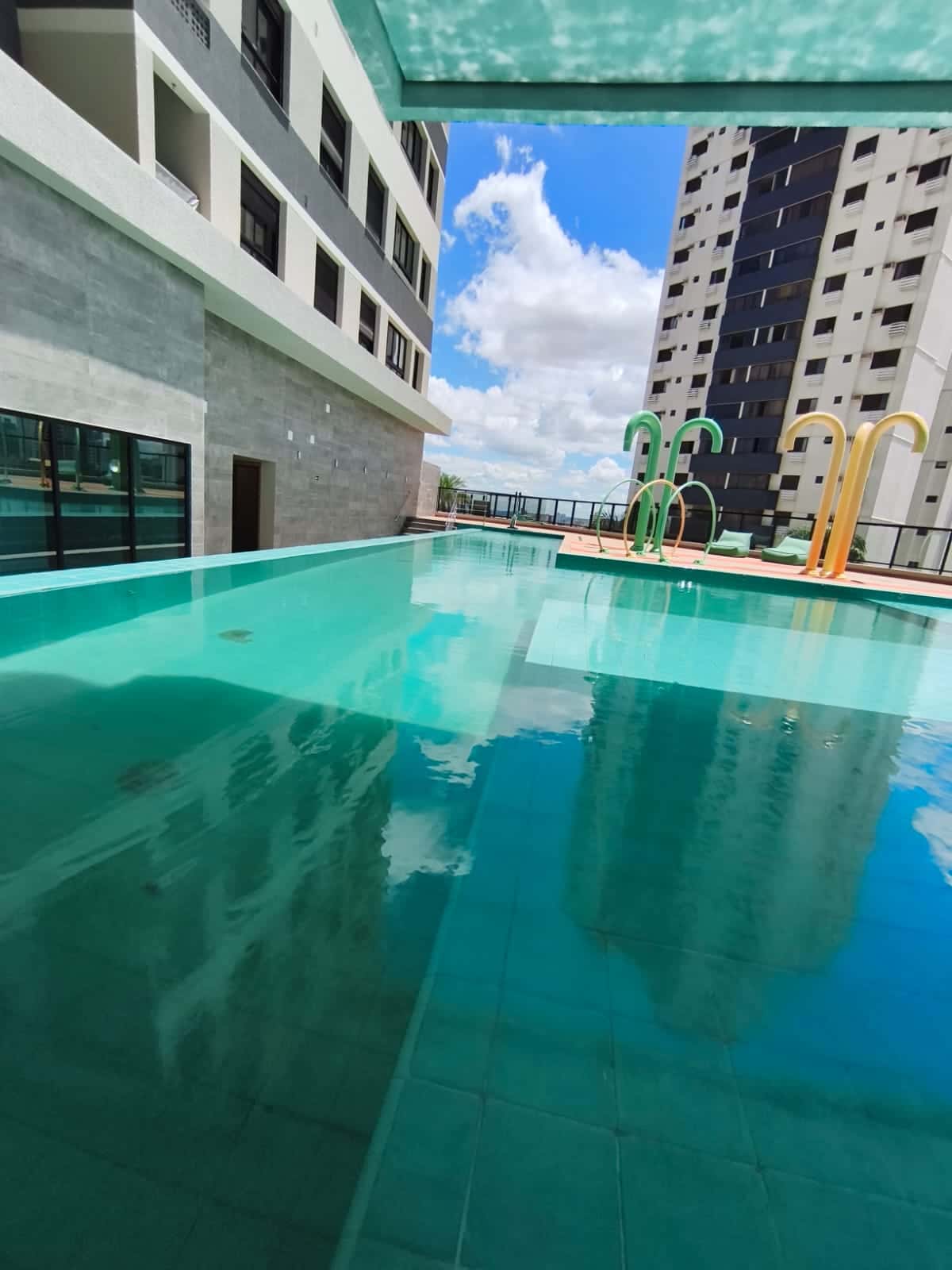 🏙️ Apartamento 2 Suítes – Andar Alto | Nova Suíça | 77m² | Sacada com Churrasqueira