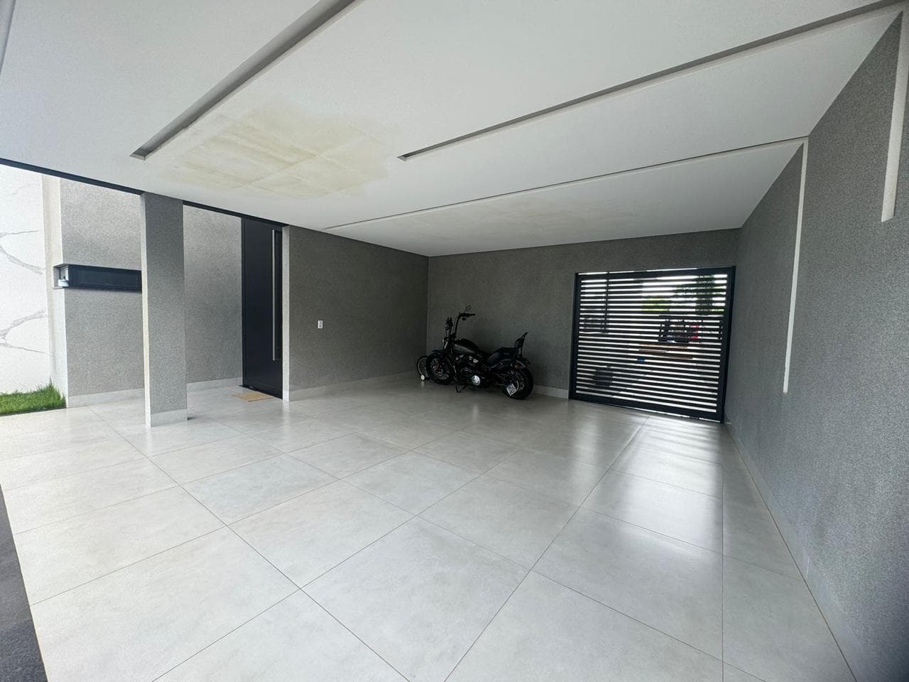 OPORTUNIDADE - CASA TÉRREA CONDOMÍNIO DO LAGO 3 Suítes