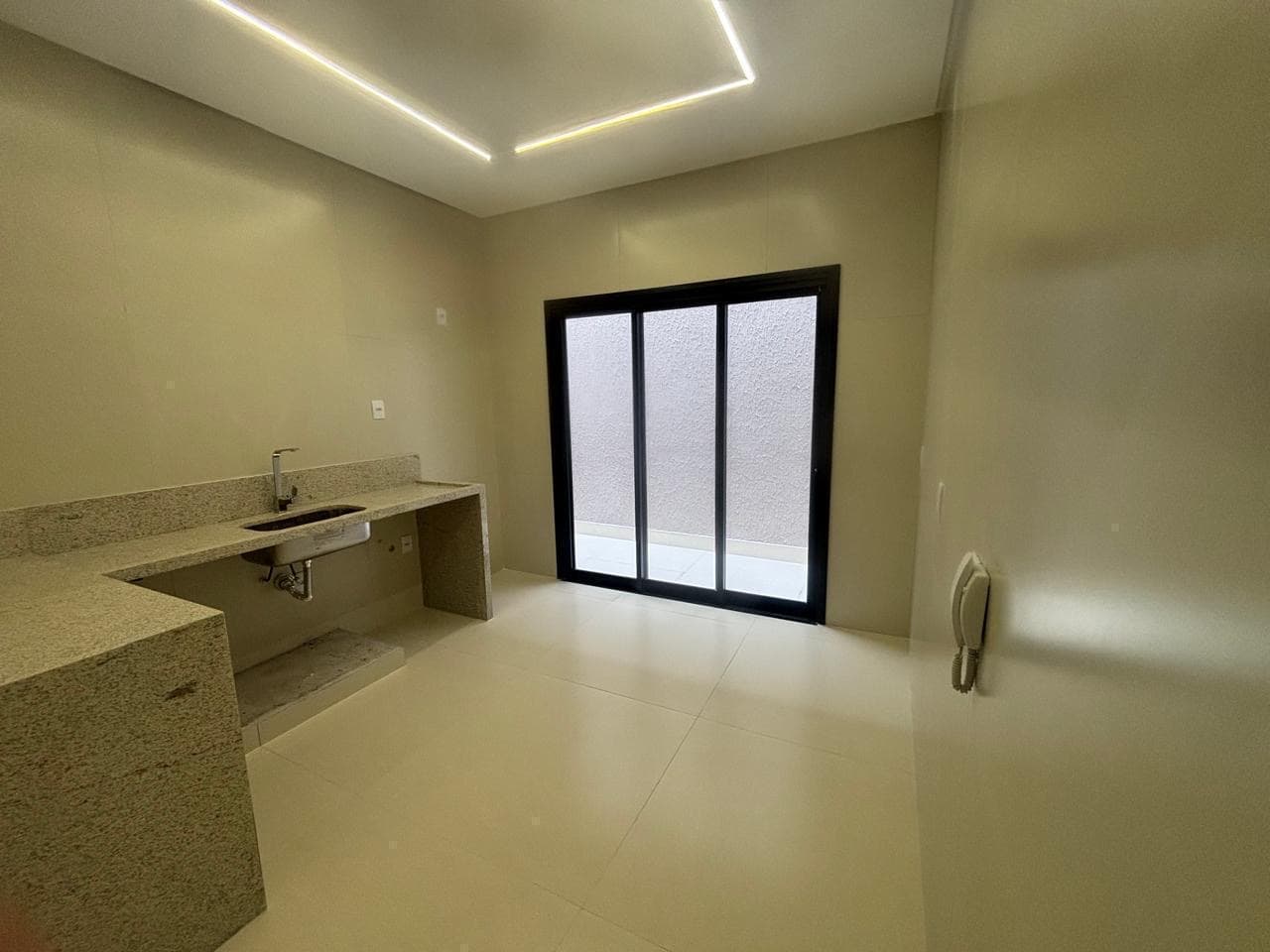 Casa no setor Vila Boa com 3 quartos com 2 suítes americanas Fachada personalizada