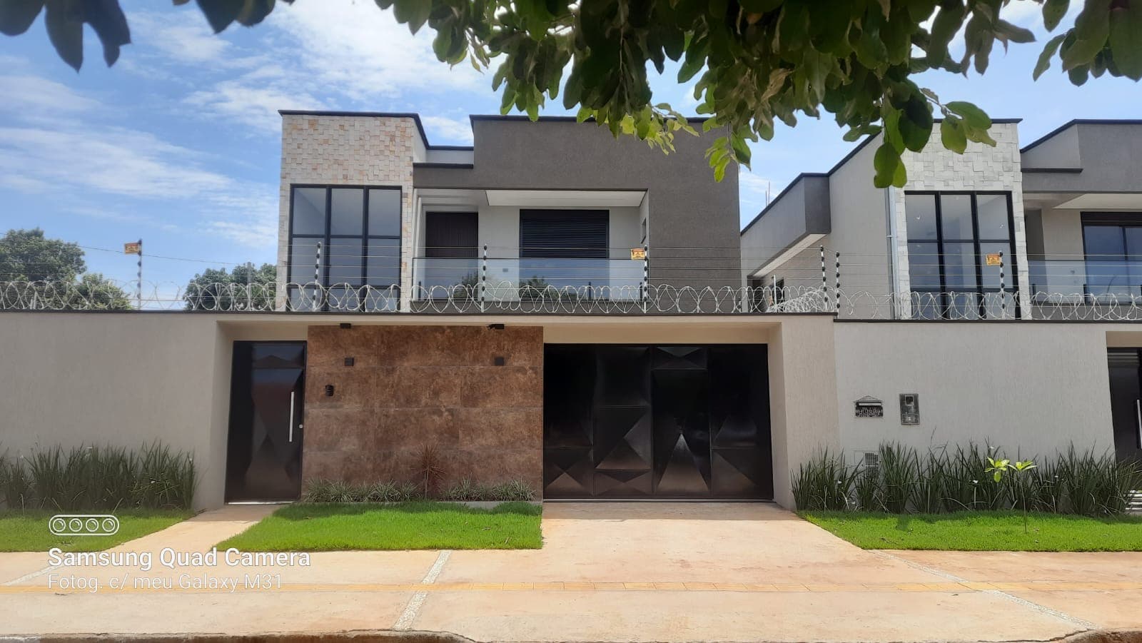 Sobrado 4 quartos sendo 2 suítes St. Faicalville Goiânia-GO
