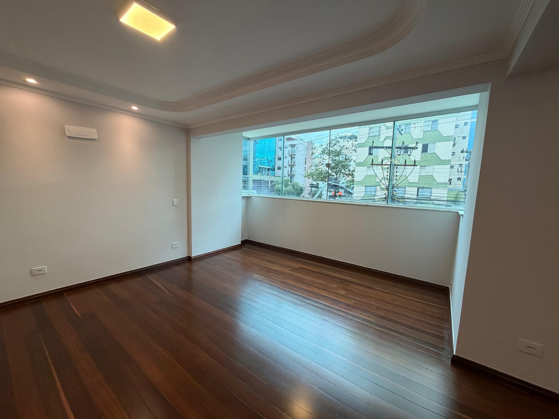 Apartamento Setor OESTE | 160m² | 3Q + Office | Nascente | Reforma completa